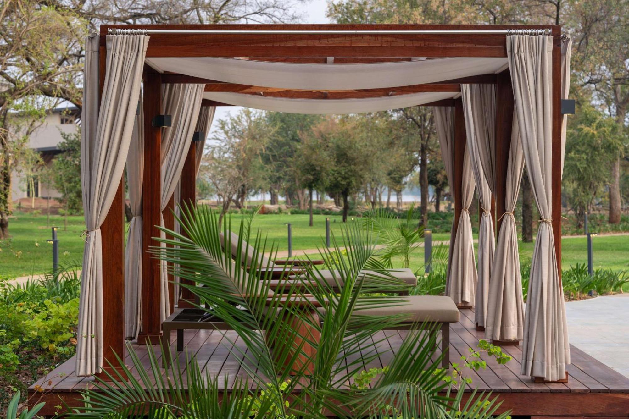 Radisson Blu Mosi-Oa-Tunya Livingstone Resort المظهر الخارجي الصورة