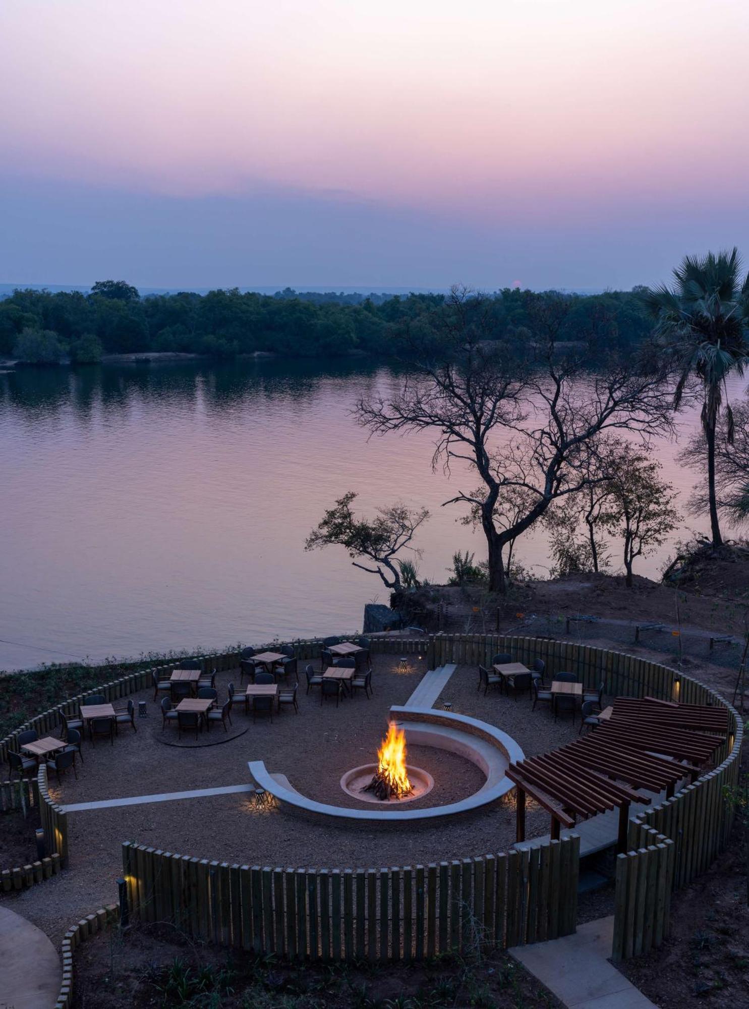 Radisson Blu Mosi-Oa-Tunya Livingstone Resort المظهر الخارجي الصورة