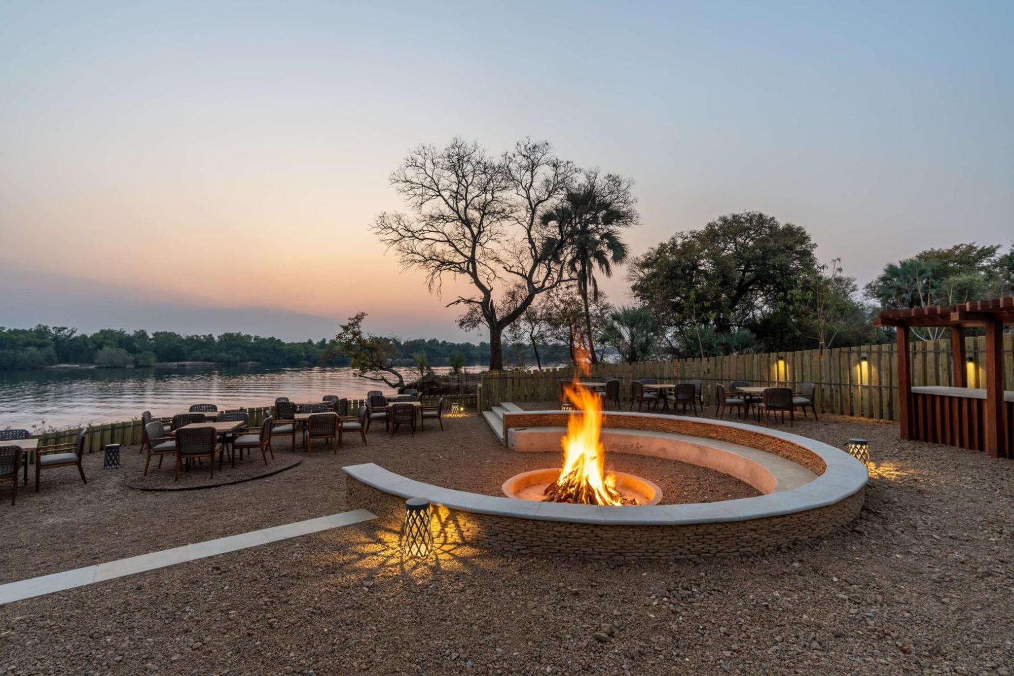 Radisson Blu Mosi-Oa-Tunya Livingstone Resort المظهر الخارجي الصورة